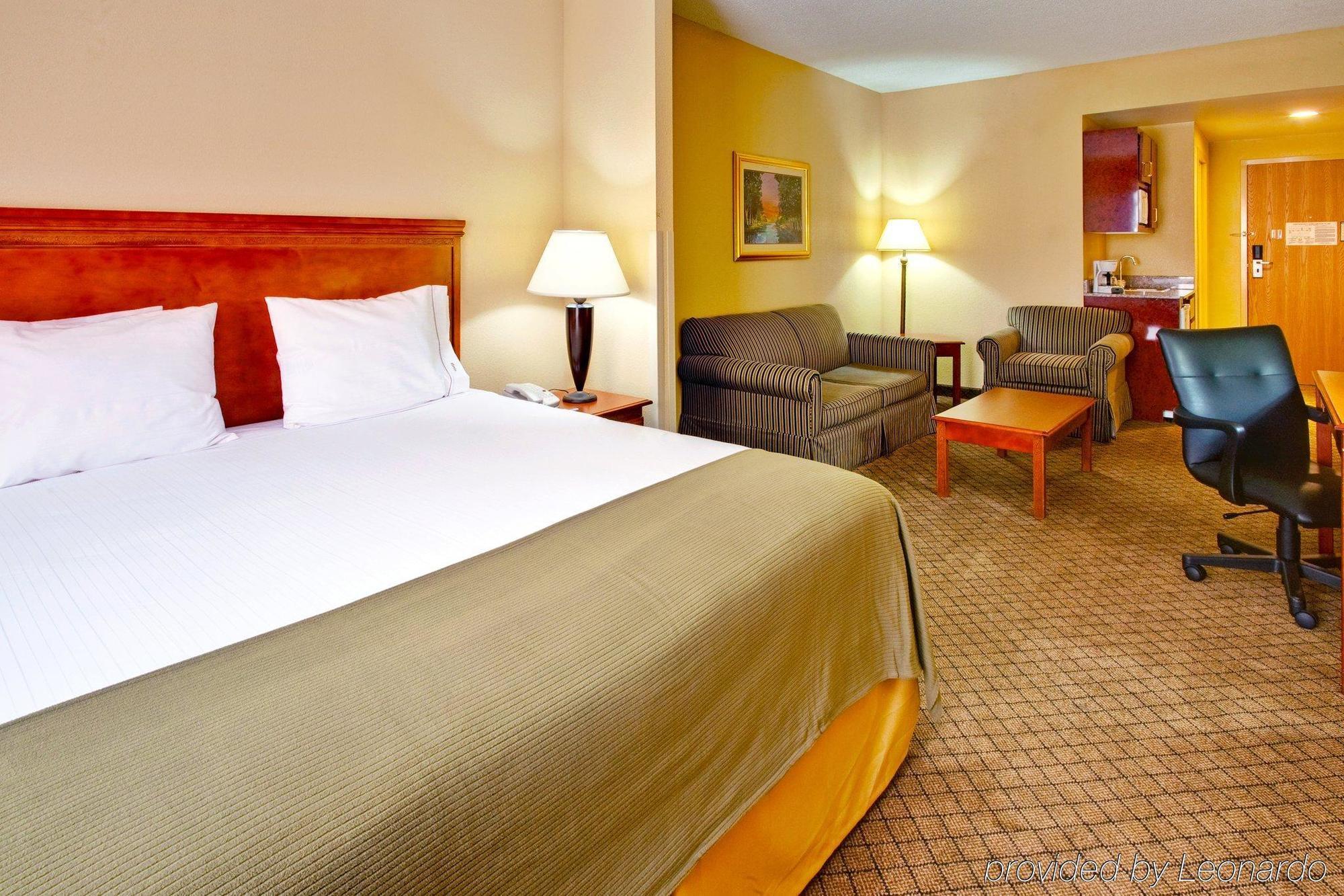 Holiday Inn Express & Suites Greenwood Dış mekan fotoğraf